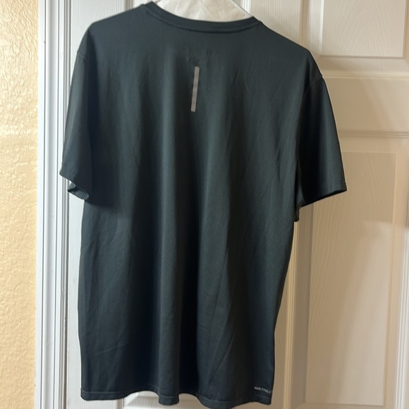 Nike Men’s running shirt - Picture 2 of 2